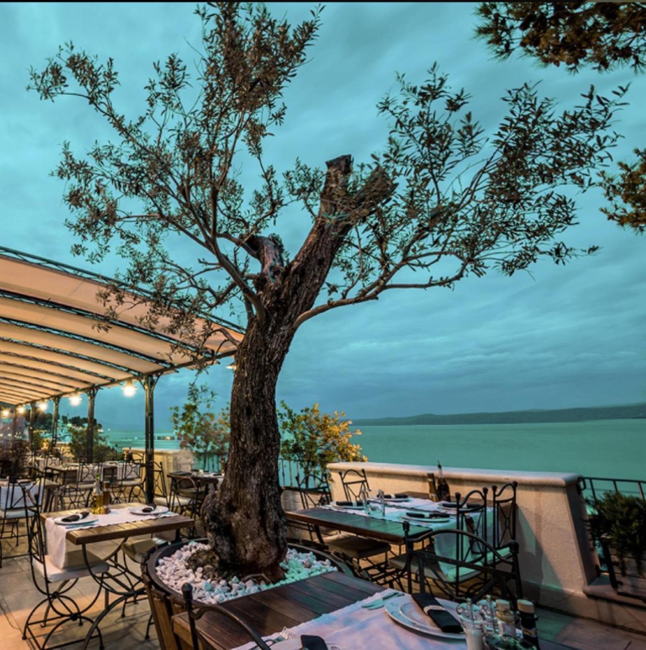 Newly Renovated Hotel Kastil โบล ภายนอก รูปภาพ