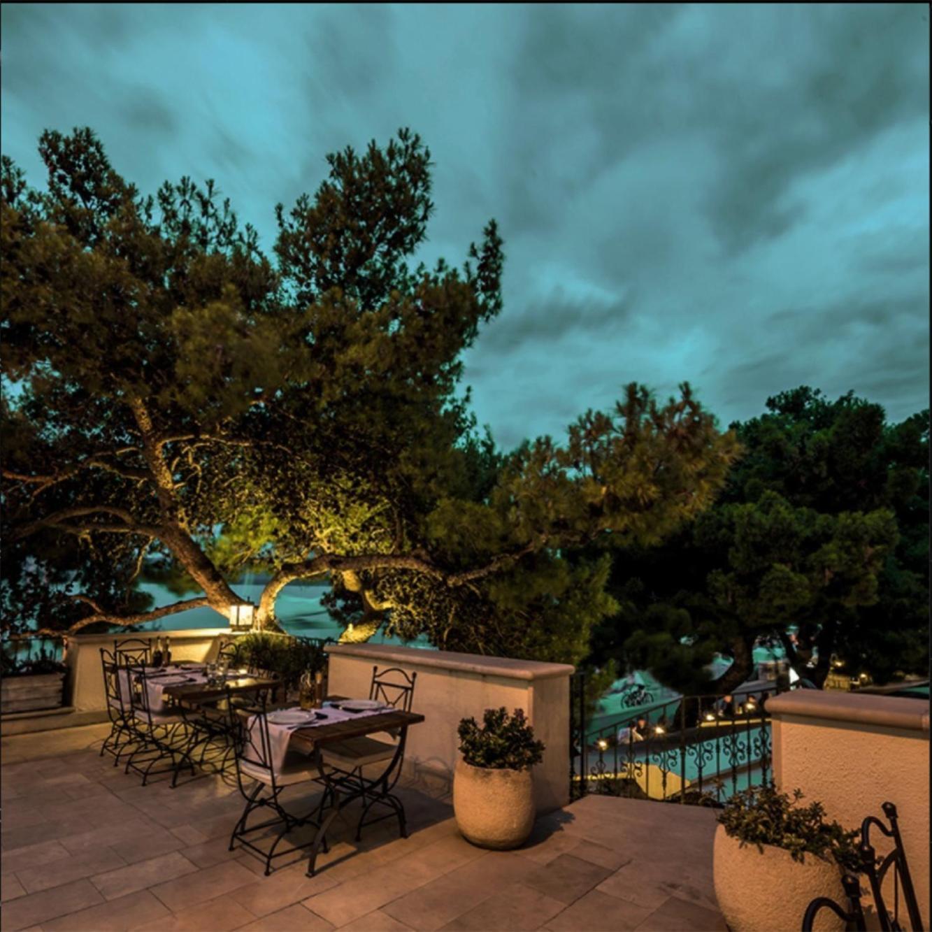 Newly Renovated Hotel Kastil โบล ภายนอก รูปภาพ