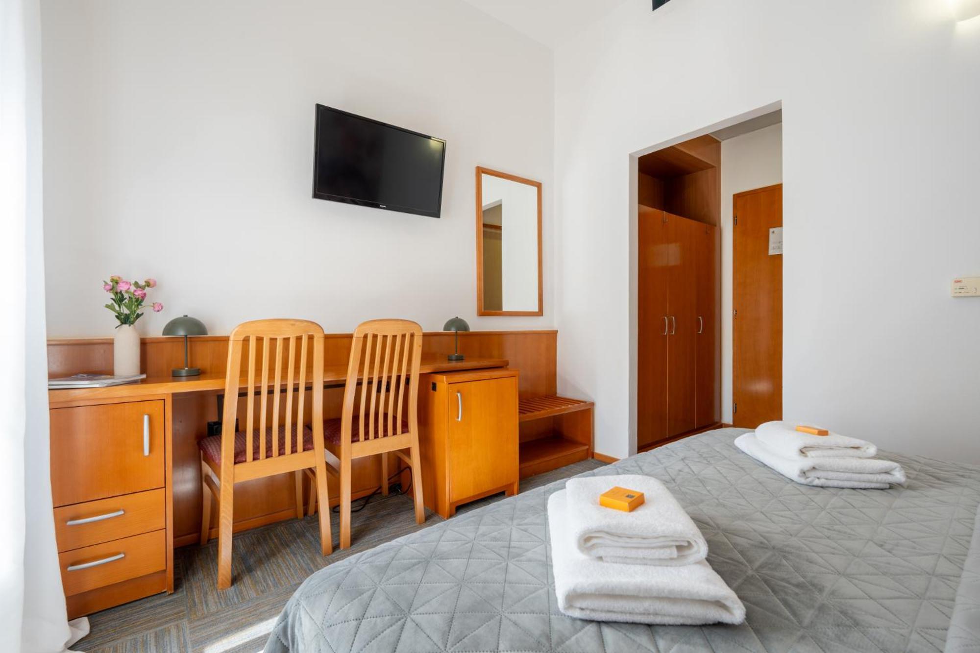 Newly Renovated Hotel Kastil โบล ห้อง รูปภาพ