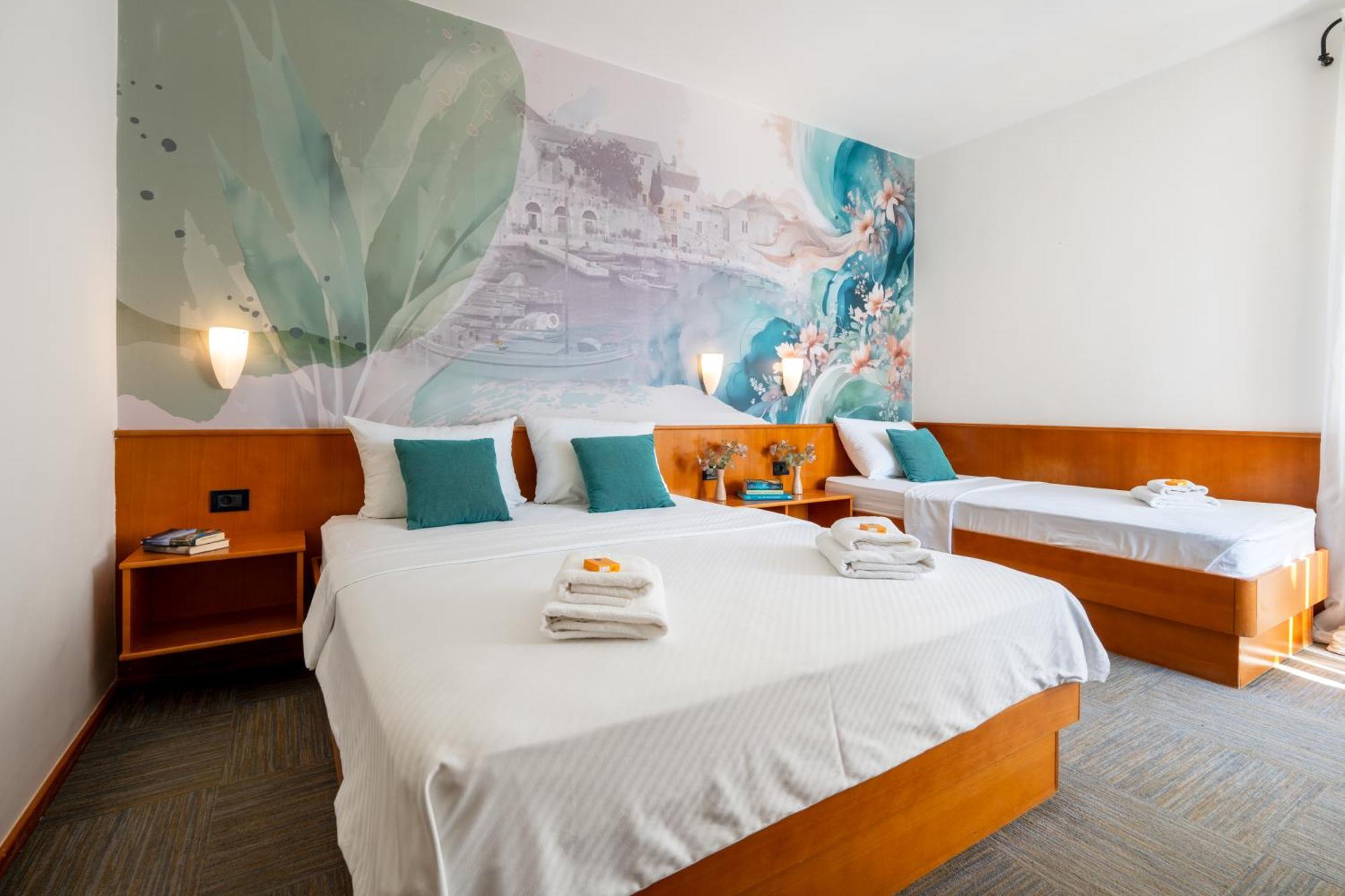 Newly Renovated Hotel Kastil โบล ภายนอก รูปภาพ