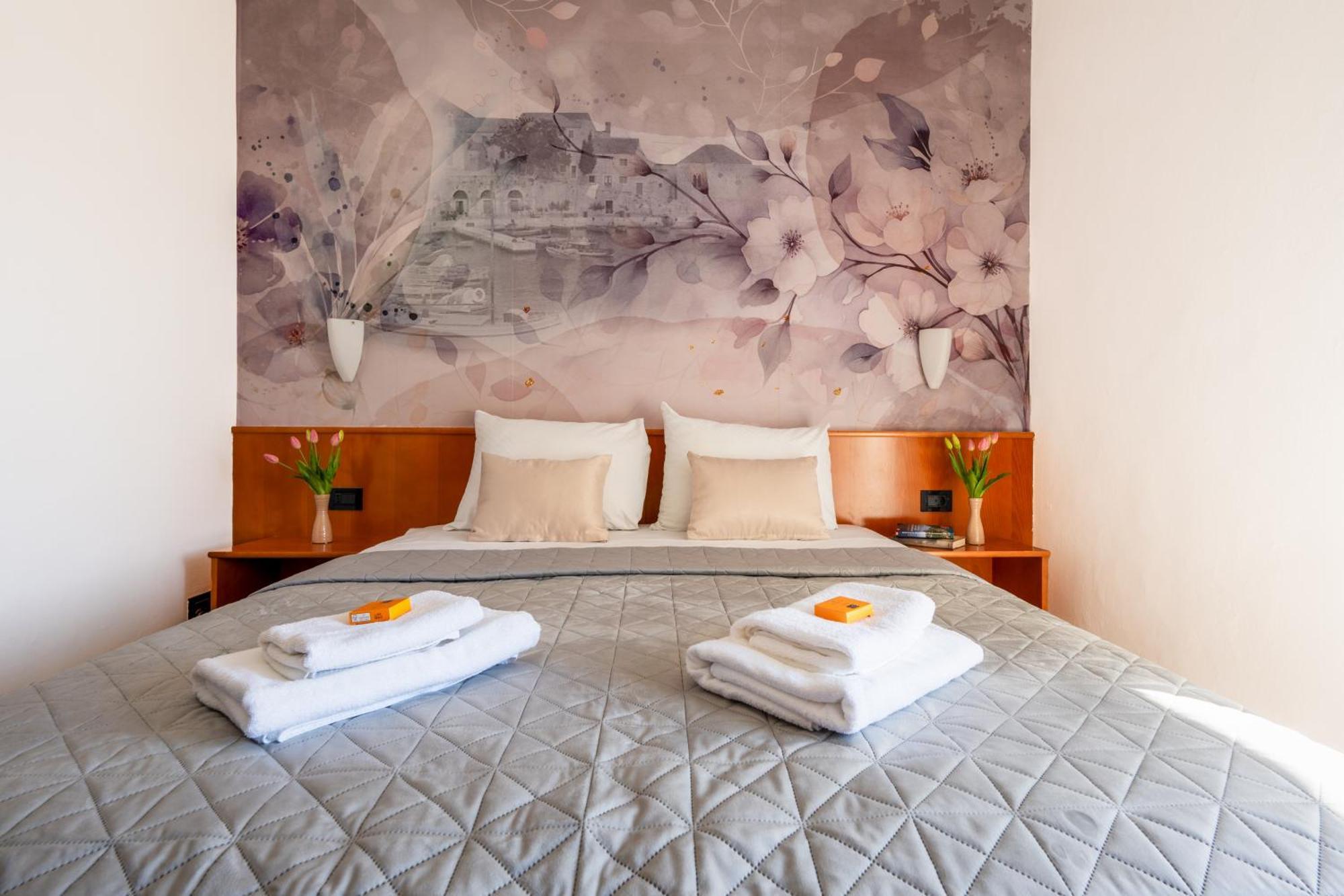 Newly Renovated Hotel Kastil โบล ห้อง รูปภาพ