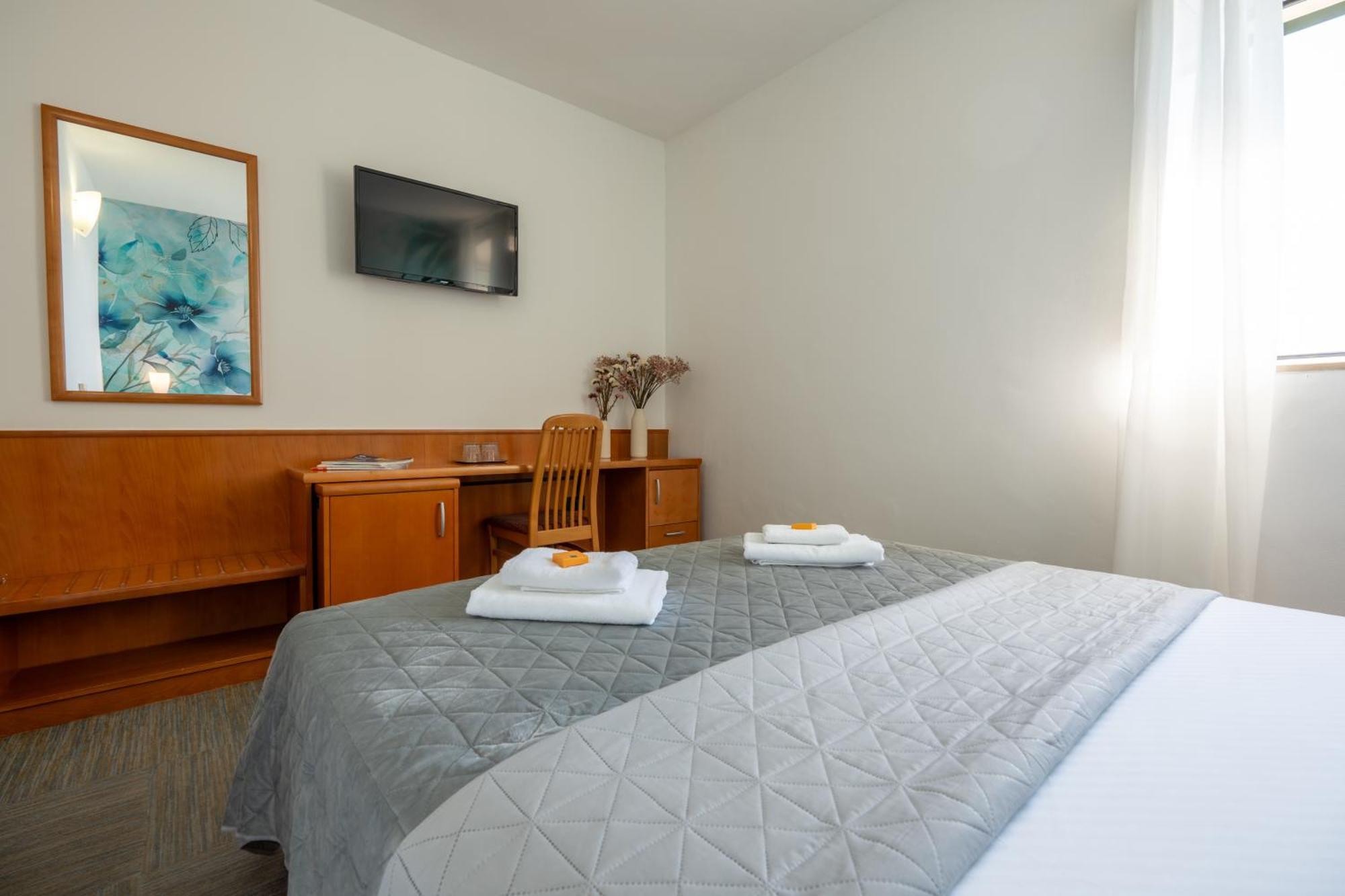 Newly Renovated Hotel Kastil โบล ห้อง รูปภาพ