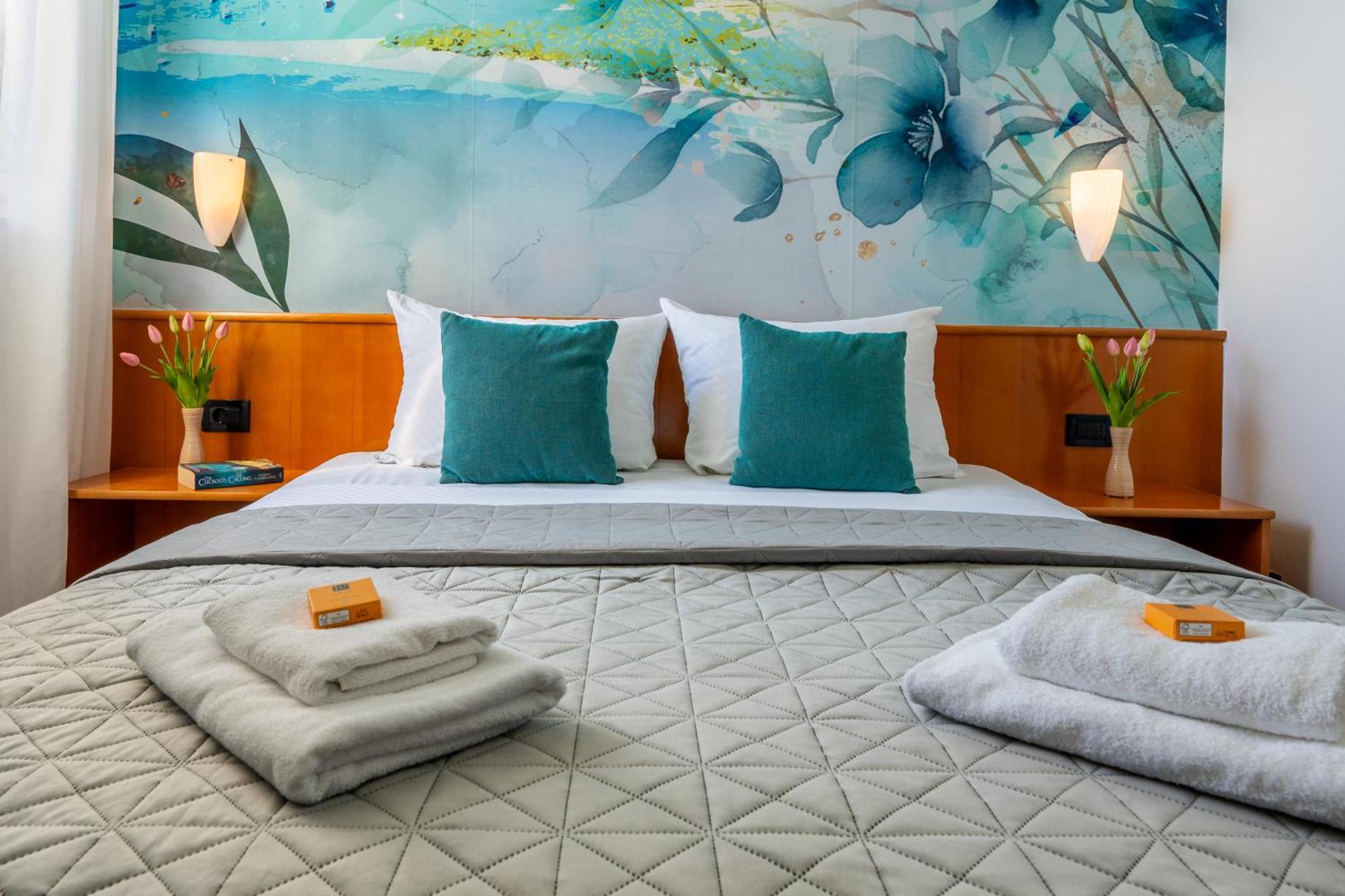 Newly Renovated Hotel Kastil โบล ห้อง รูปภาพ