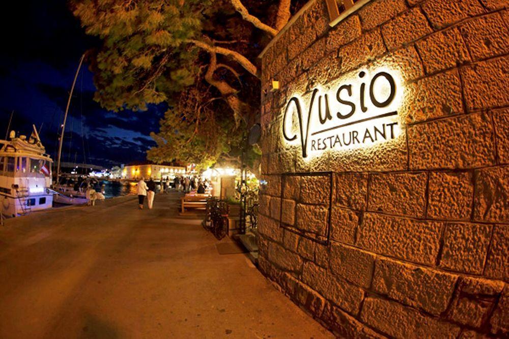 Newly Renovated Hotel Kastil โบล ภายนอก รูปภาพ