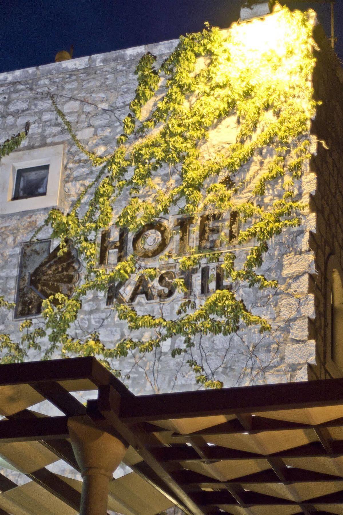 Newly Renovated Hotel Kastil โบล ภายนอก รูปภาพ