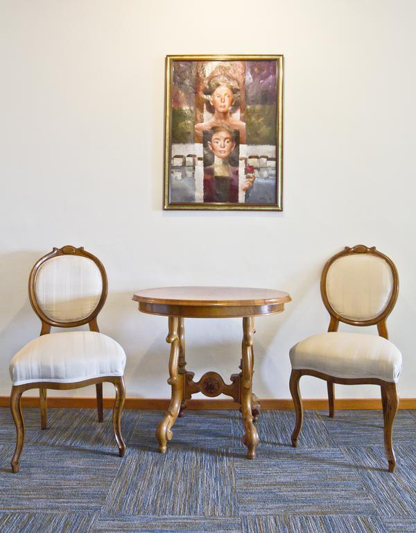 Newly Renovated Hotel Kastil โบล ภายนอก รูปภาพ